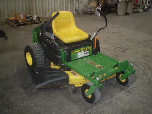 John Deere Z 235 zero turn mower, 42" deck, 154 hrs.